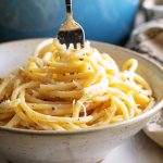 SPAGHETE CU PARMEZAN ȘI PIPER